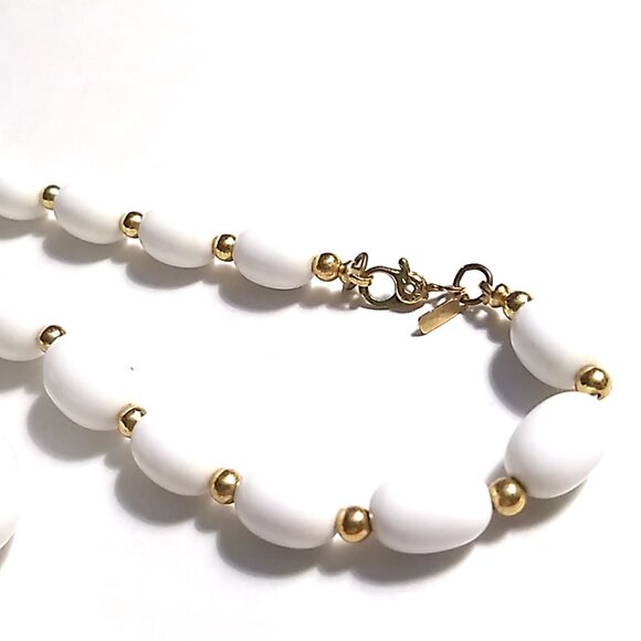 Monet Vintage Single Strand White Lucite Beaded Gold-Tone Spacer Necklace - Picture 4 of 15